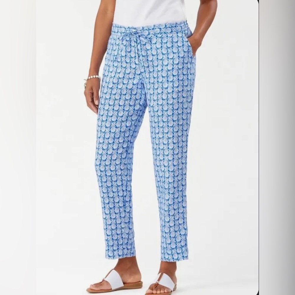 Like New Tommy Bahama linen Pineapple print crops, L